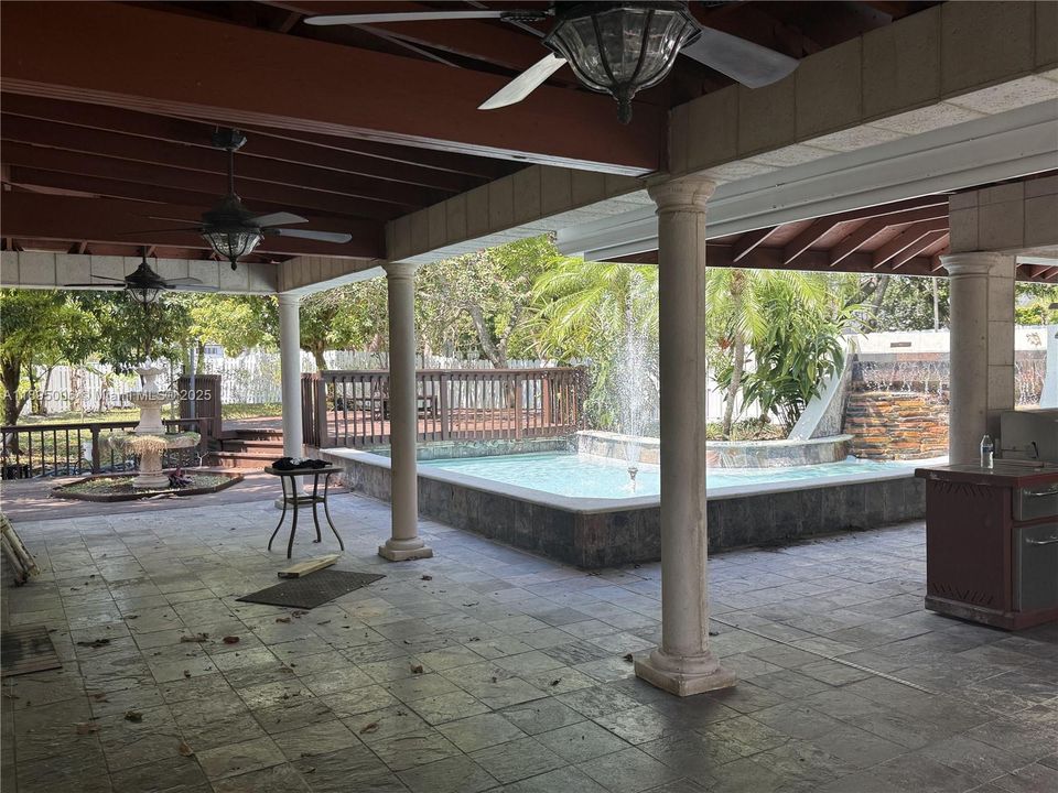 出租: $5,400 (5 贝兹, 4 浴室, 4549 平方英尺)