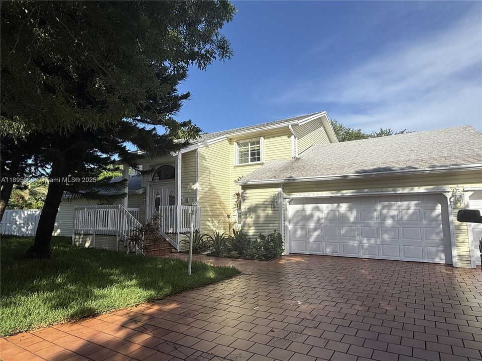 出租: $5,400 (5 贝兹, 4 浴室, 4549 平方英尺)