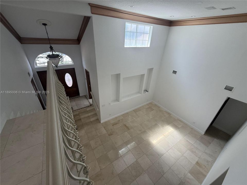 出租: $5,400 (5 贝兹, 4 浴室, 4549 平方英尺)