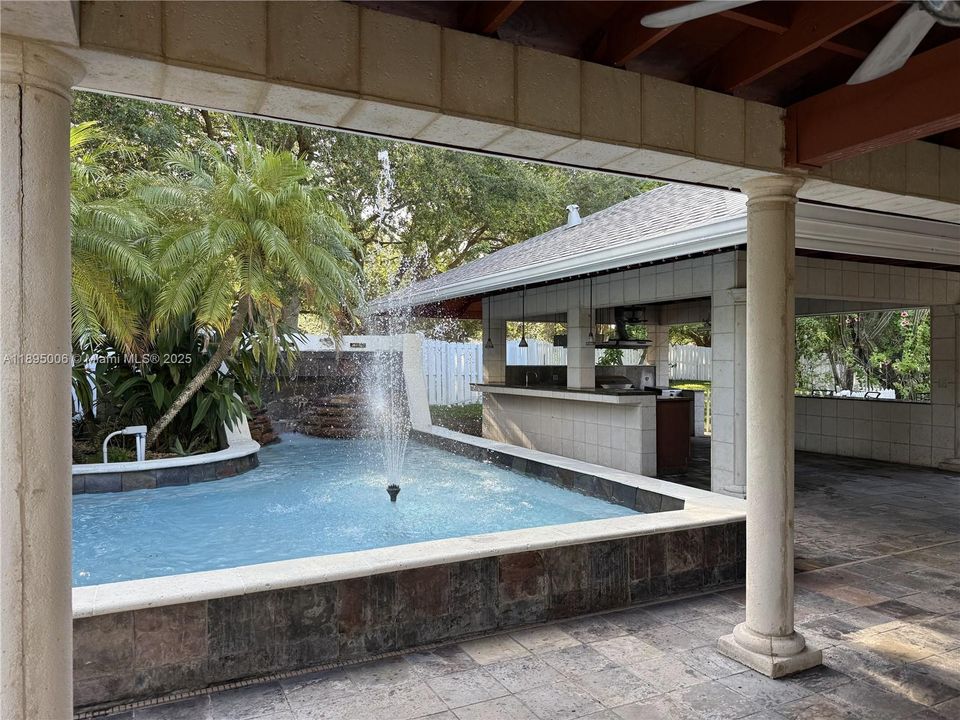 出租: $5,400 (5 贝兹, 4 浴室, 4549 平方英尺)