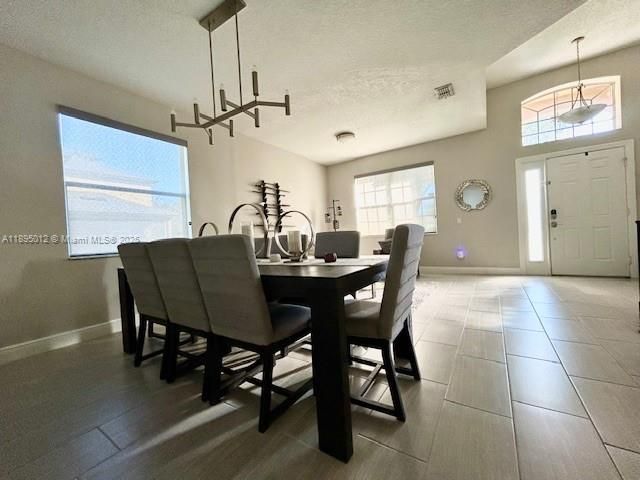 En Venta: $539,000 (4 camas, 2 baños, 2045 Pies cuadrados)