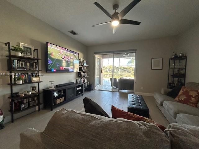 En Venta: $539,000 (4 camas, 2 baños, 2045 Pies cuadrados)