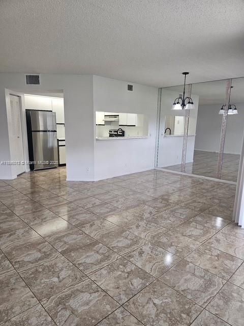 合同活跃: $1,750 (1 贝兹, 1 浴室, 1045 平方英尺)