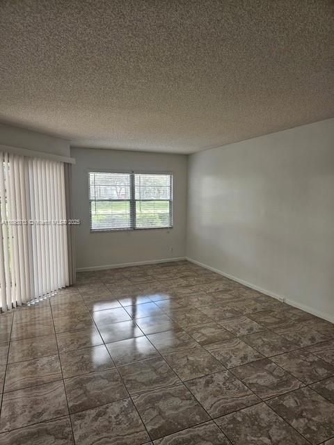 合同活跃: $1,750 (1 贝兹, 1 浴室, 1045 平方英尺)