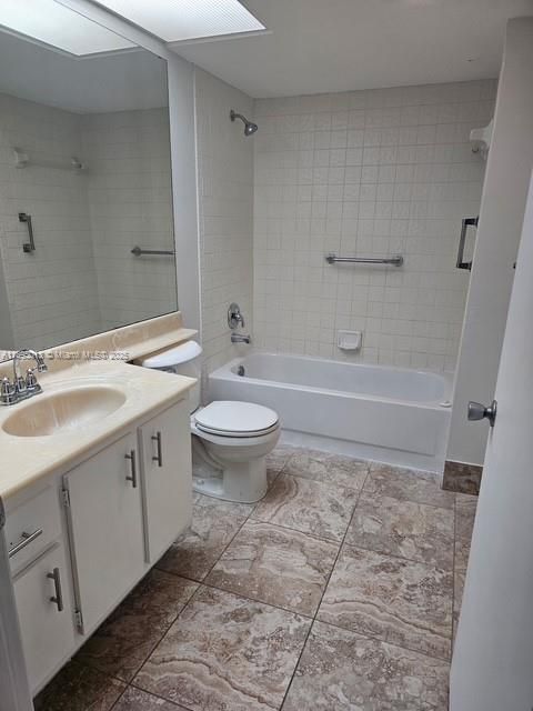 合同活跃: $1,750 (1 贝兹, 1 浴室, 1045 平方英尺)