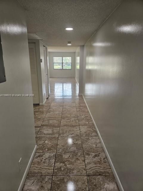 合同活跃: $1,750 (1 贝兹, 1 浴室, 1045 平方英尺)