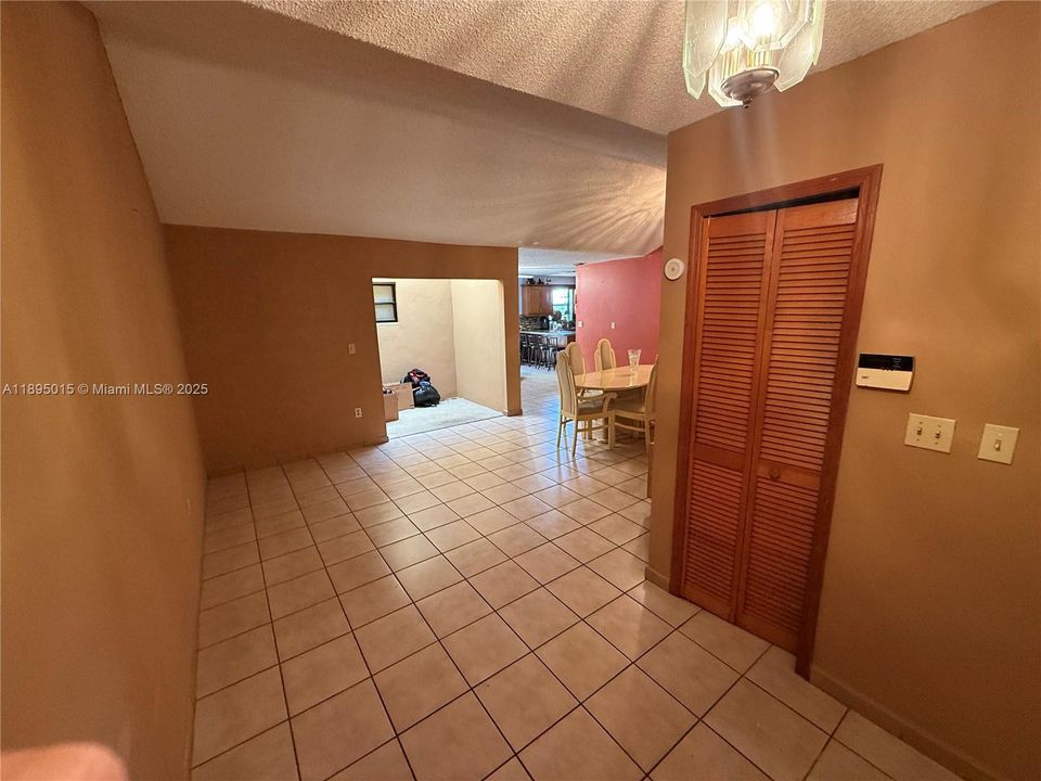 Active With Contract: $625,000 (3 beds, 2 baths, 1434 Square Feet)