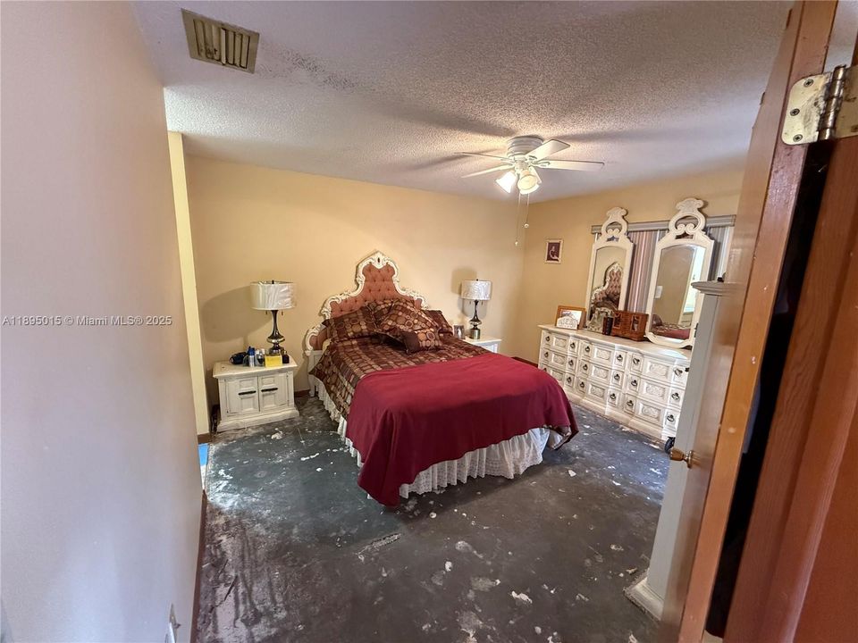 Active With Contract: $625,000 (3 beds, 2 baths, 1434 Square Feet)