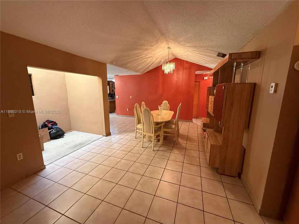 Active With Contract: $625,000 (3 beds, 2 baths, 1434 Square Feet)