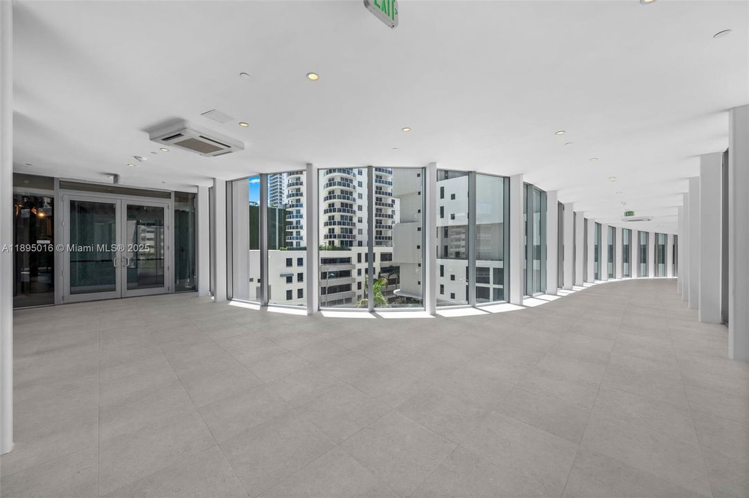 Activo con contrato: $14,000 (4 camas, 5 baños, 2582 Pies cuadrados)