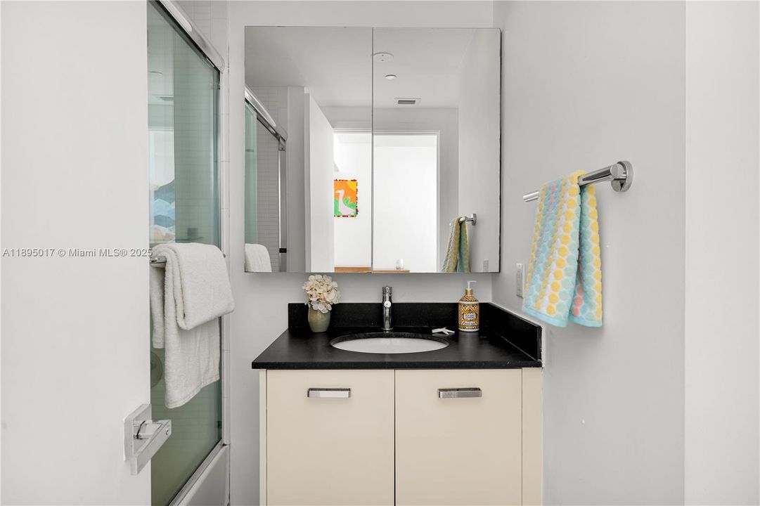 待售: $998,000 (2 贝兹, 2 浴室, 1884 平方英尺)