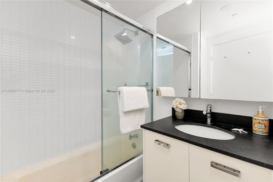 待售: $998,000 (2 贝兹, 2 浴室, 1884 平方英尺)