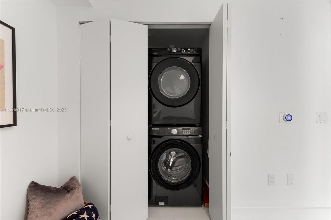 待售: $998,000 (2 贝兹, 2 浴室, 1884 平方英尺)