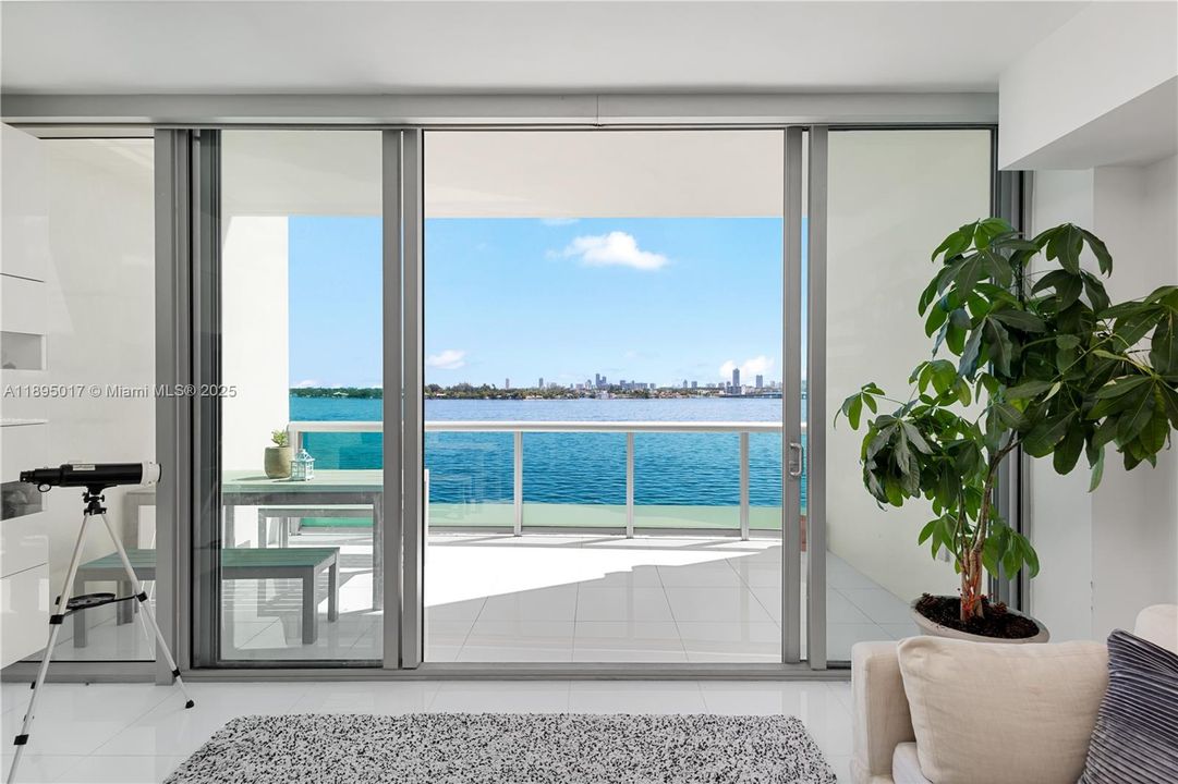 待售: $998,000 (2 贝兹, 2 浴室, 1884 平方英尺)