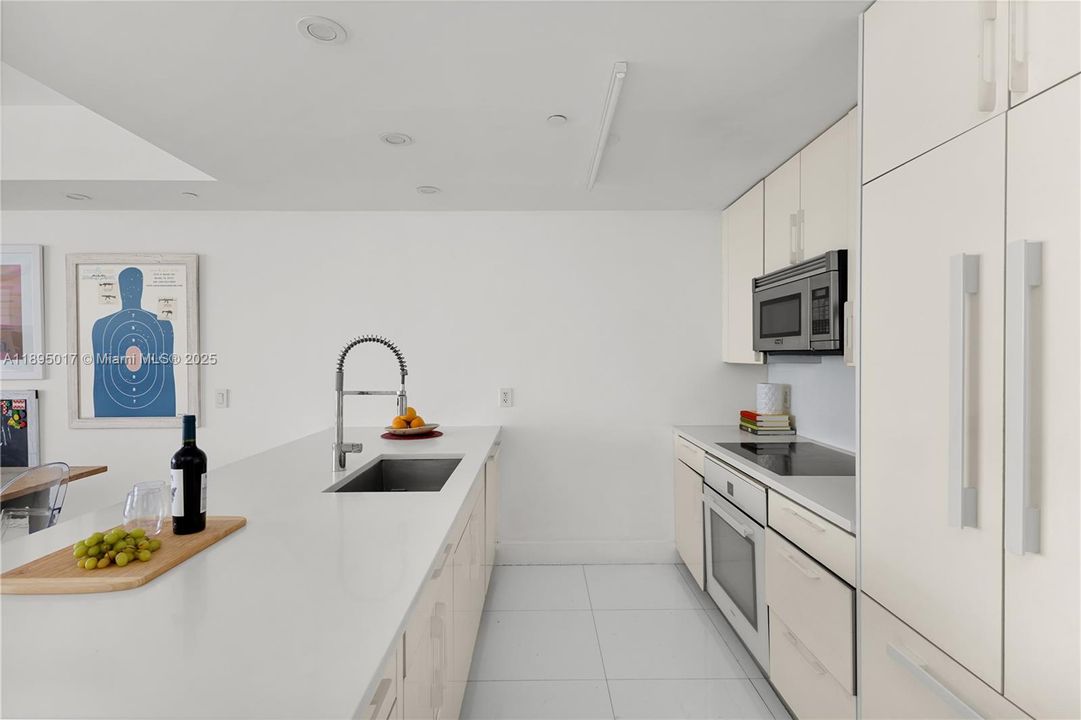 待售: $998,000 (2 贝兹, 2 浴室, 1884 平方英尺)