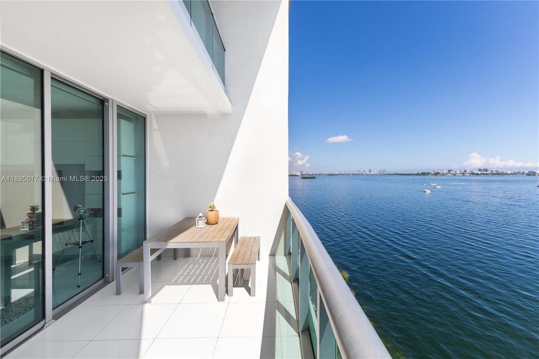 待售: $998,000 (2 贝兹, 2 浴室, 1884 平方英尺)