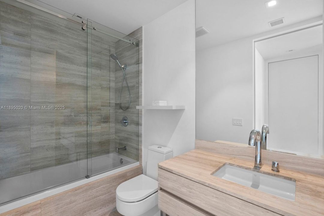 На продажу: $4,375,000 (3 спален, 5 ванн, 2468 Квадратных фут)