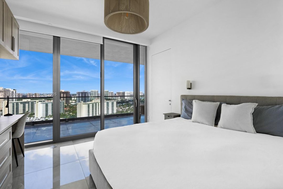 На продажу: $4,375,000 (3 спален, 5 ванн, 2468 Квадратных фут)