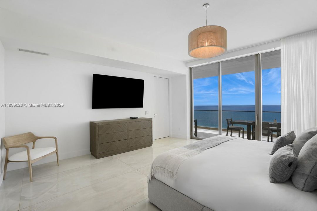 На продажу: $4,375,000 (3 спален, 5 ванн, 2468 Квадратных фут)