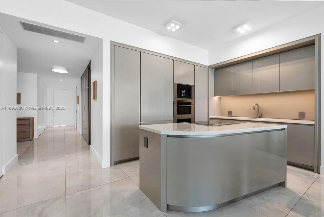 На продажу: $4,375,000 (3 спален, 5 ванн, 2468 Квадратных фут)