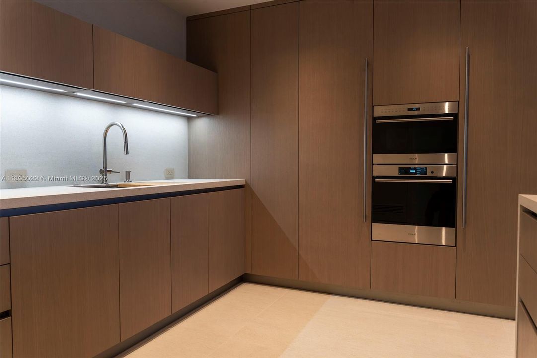 For Rent: $45,000 (3 beds, 3 baths, 2959 Square Feet)