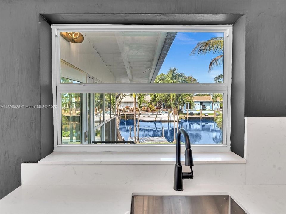 For Sale: $975,000 (3 beds, 2 baths, 1272 Square Feet)