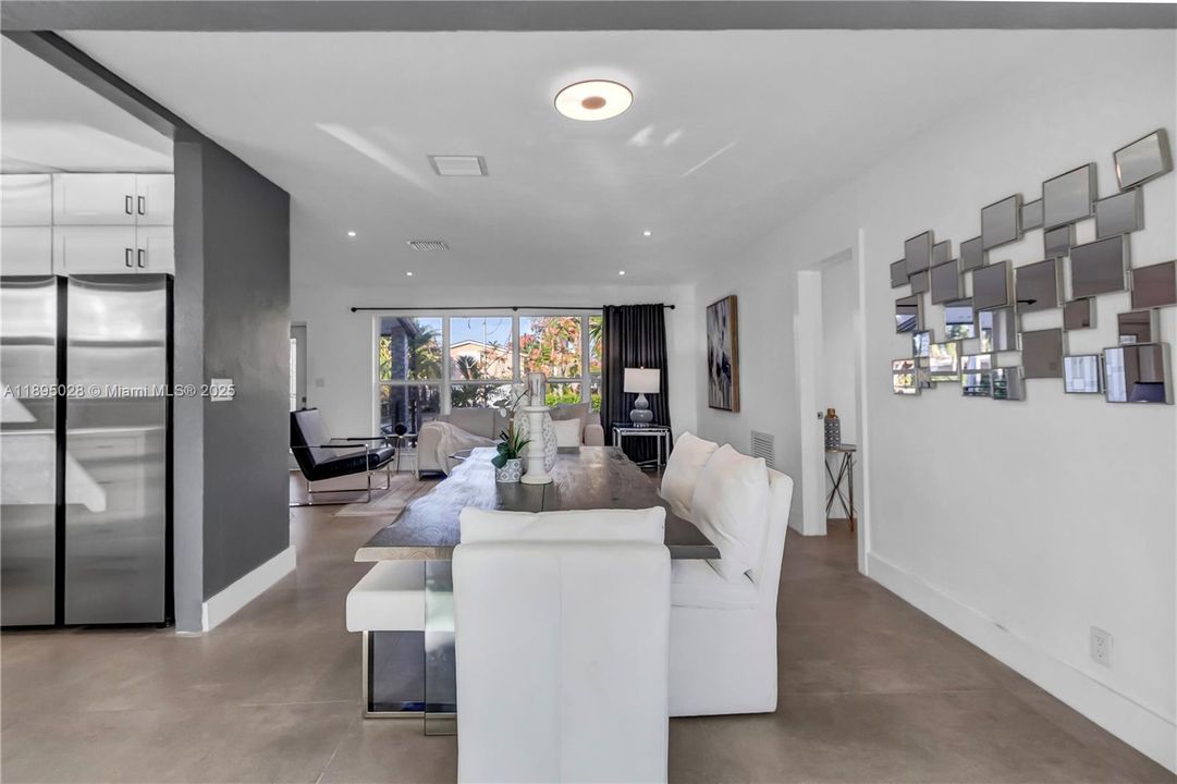 For Sale: $975,000 (3 beds, 2 baths, 1272 Square Feet)