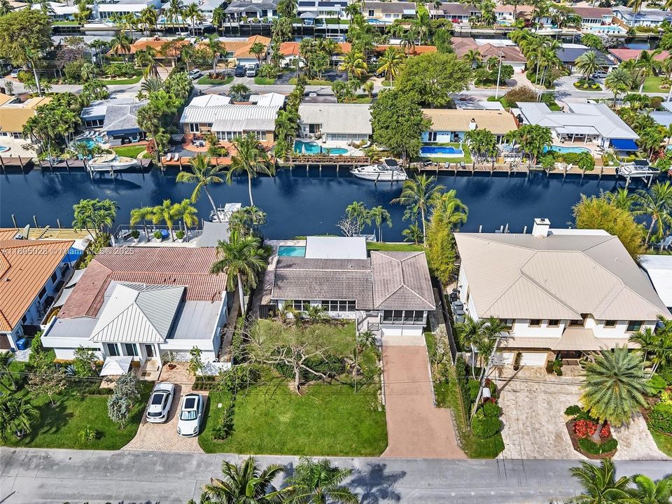 For Sale: $975,000 (3 beds, 2 baths, 1272 Square Feet)