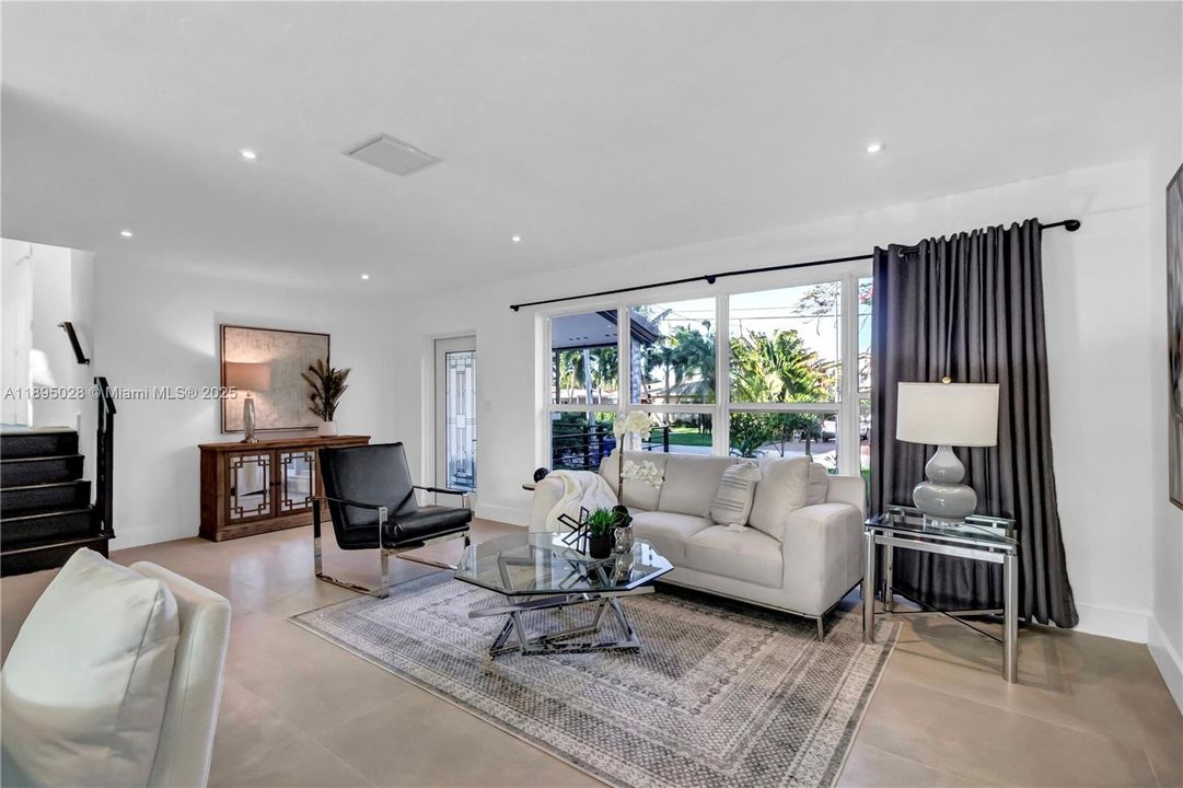 For Sale: $975,000 (3 beds, 2 baths, 1272 Square Feet)