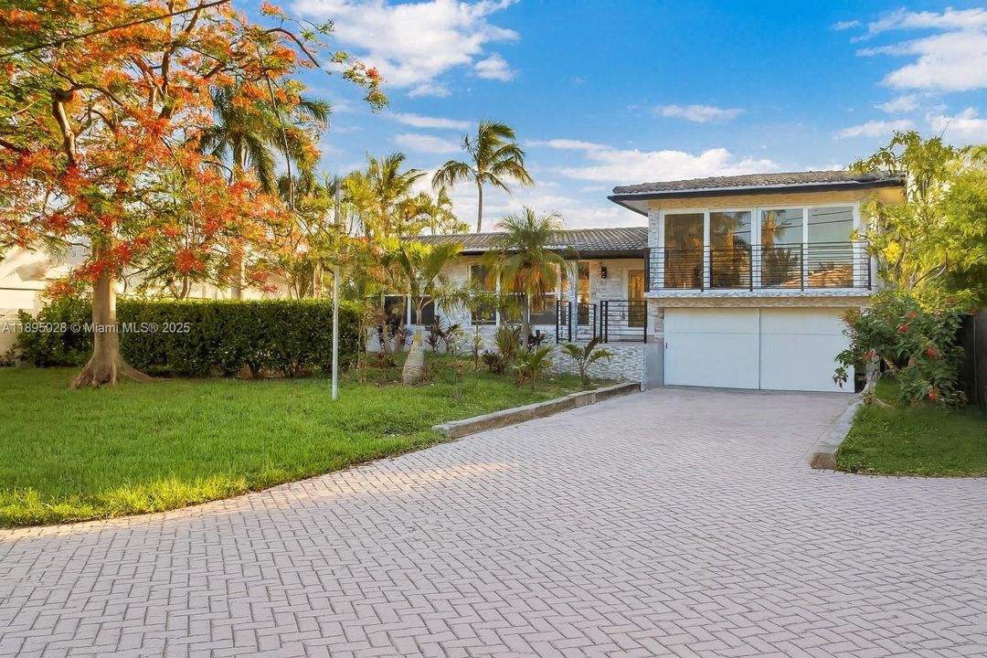 For Sale: $975,000 (3 beds, 2 baths, 1272 Square Feet)