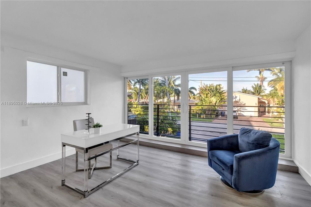 For Sale: $975,000 (3 beds, 2 baths, 1272 Square Feet)