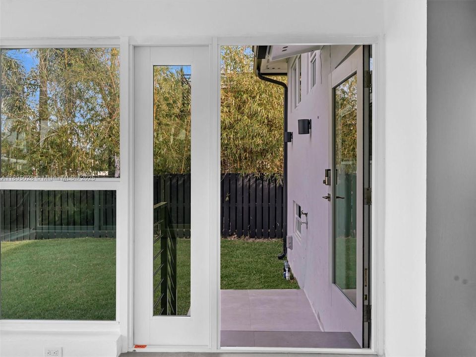 For Sale: $975,000 (3 beds, 2 baths, 1272 Square Feet)