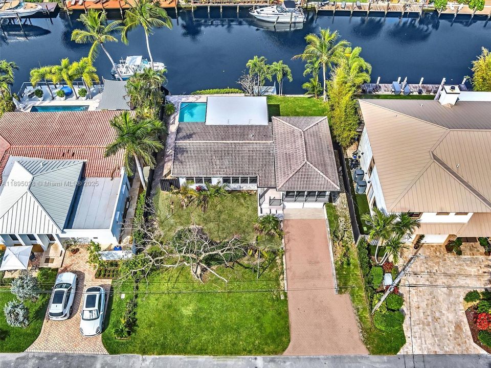 For Sale: $975,000 (3 beds, 2 baths, 1272 Square Feet)