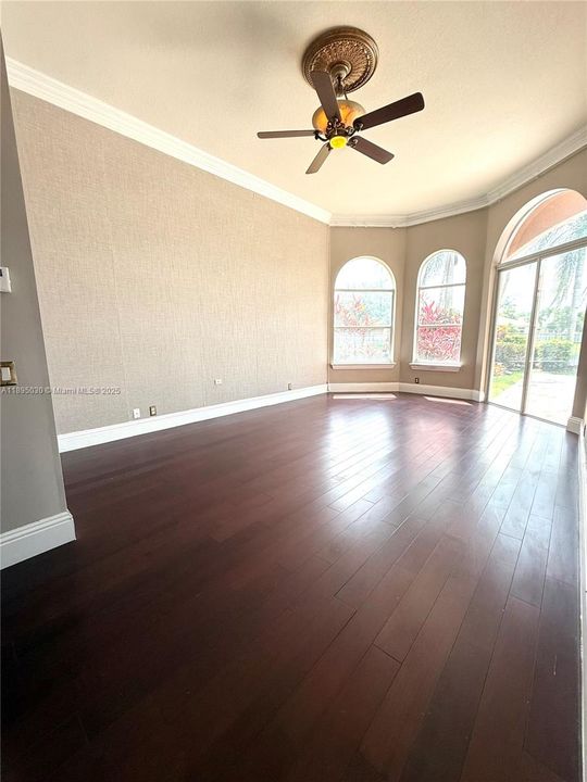 For Rent: $11,999 (5 beds, 4 baths, 4335 Square Feet)