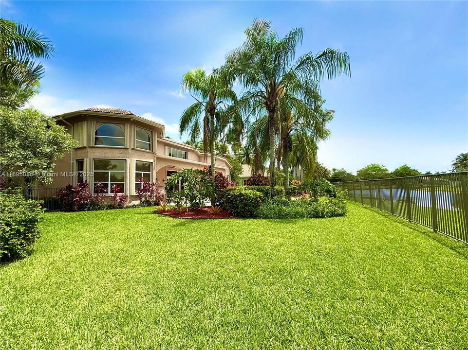 For Rent: $11,999 (5 beds, 4 baths, 4335 Square Feet)