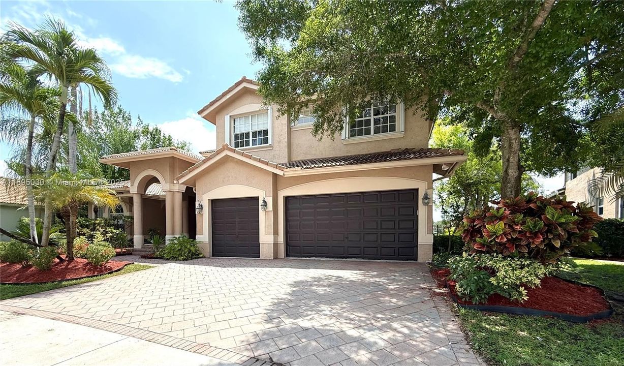 For Rent: $11,999 (5 beds, 4 baths, 4335 Square Feet)