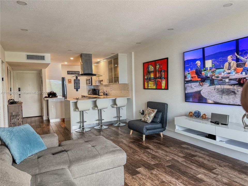 For Rent: $2,500 (1 beds, 1 baths, 800 Square Feet)