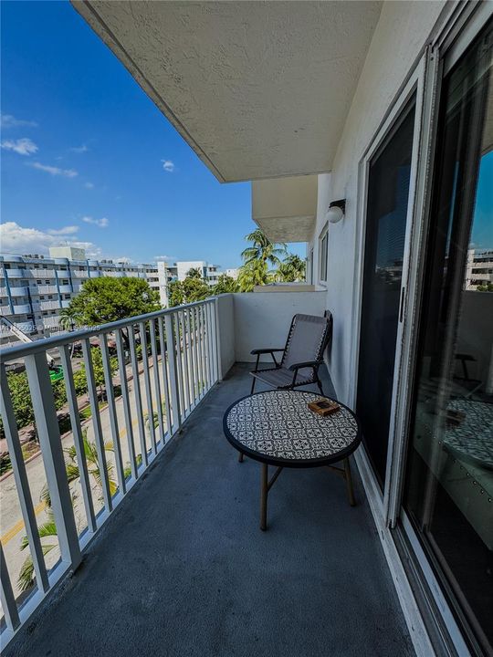 For Rent: $2,500 (1 beds, 1 baths, 800 Square Feet)