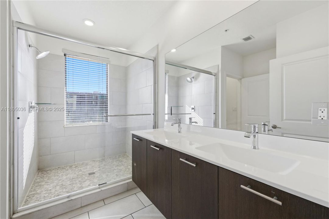 En Venta: $502,000 (2 camas, 2 baños, 1124 Pies cuadrados)