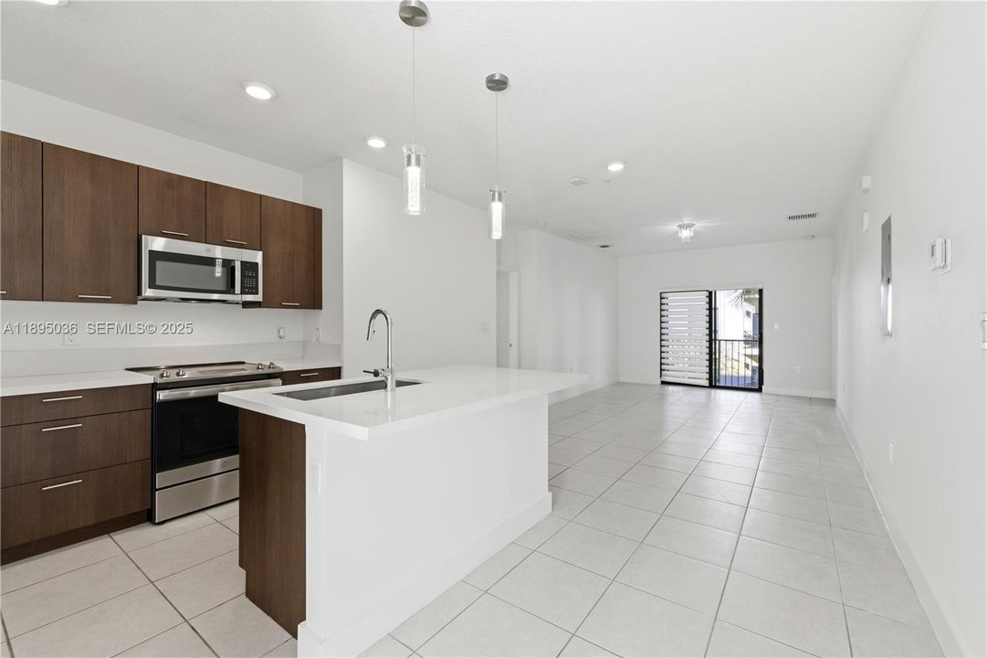 En Venta: $502,000 (2 camas, 2 baños, 1124 Pies cuadrados)