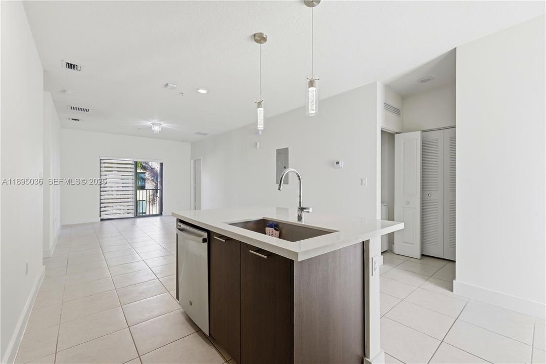 En Venta: $502,000 (2 camas, 2 baños, 1124 Pies cuadrados)