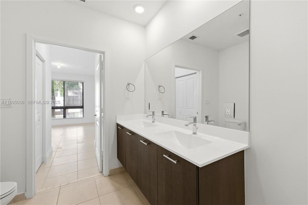 En Venta: $502,000 (2 camas, 2 baños, 1124 Pies cuadrados)