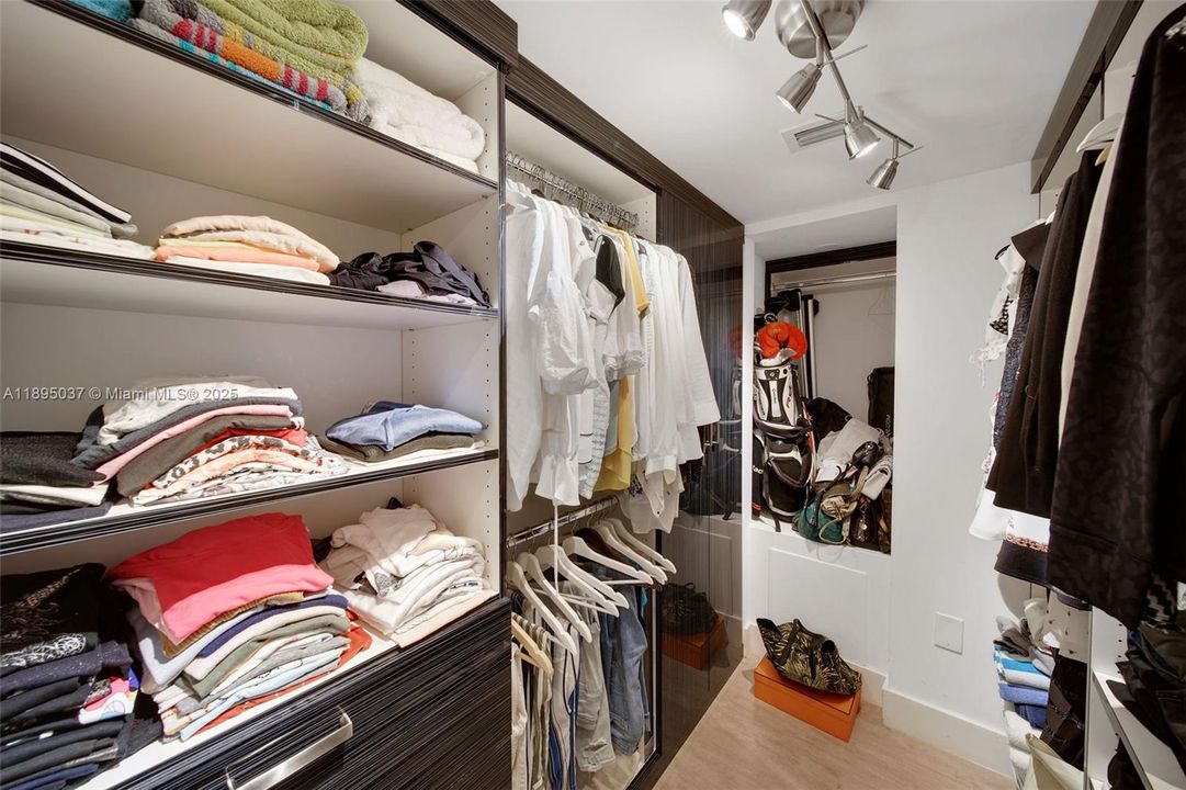 待售: $1,575,000 (2 贝兹, 2 浴室, 1372 平方英尺)