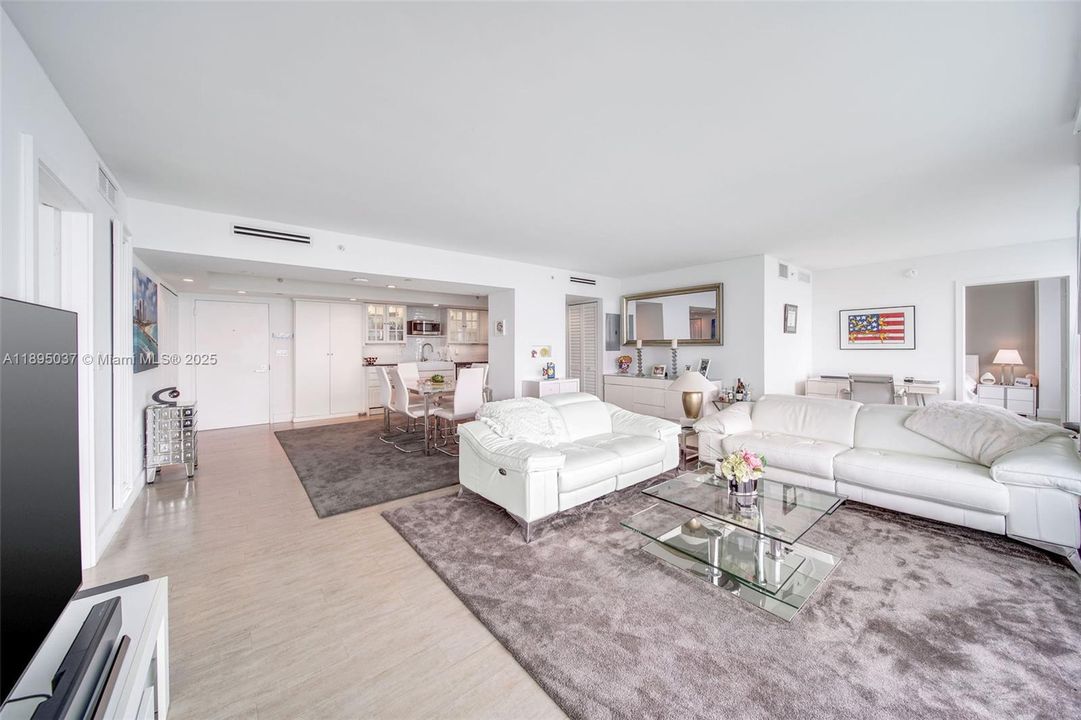 待售: $1,575,000 (2 贝兹, 2 浴室, 1372 平方英尺)