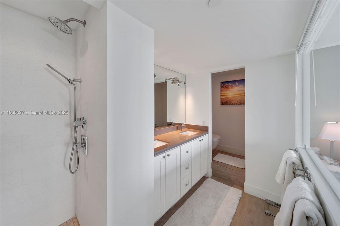 待售: $1,575,000 (2 贝兹, 2 浴室, 1372 平方英尺)