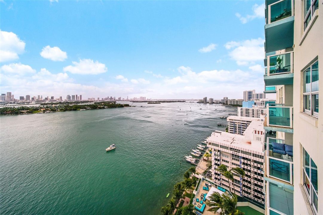 待售: $1,575,000 (2 贝兹, 2 浴室, 1372 平方英尺)