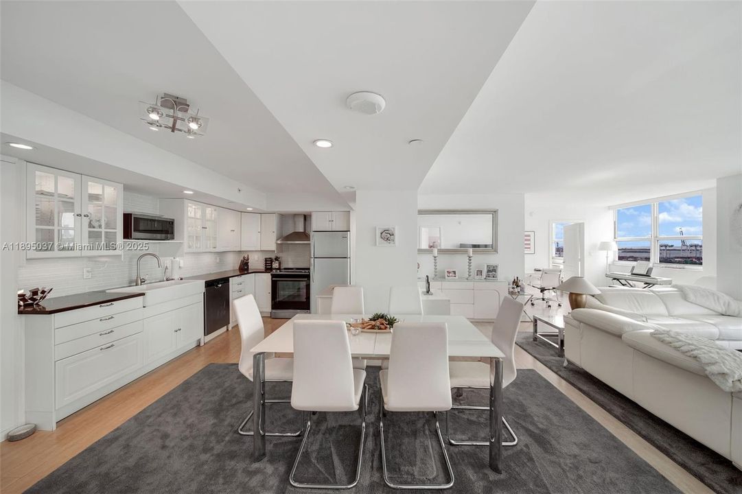 待售: $1,575,000 (2 贝兹, 2 浴室, 1372 平方英尺)