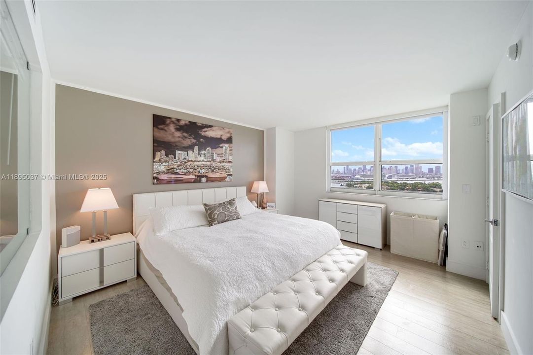 待售: $1,575,000 (2 贝兹, 2 浴室, 1372 平方英尺)