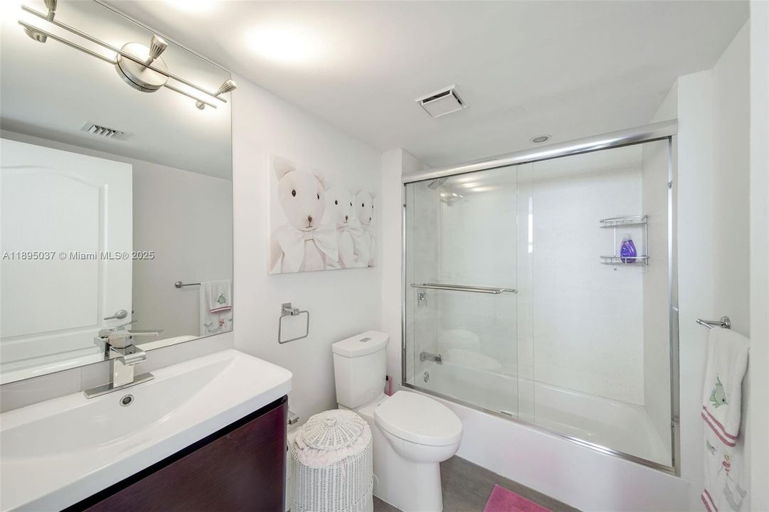 待售: $1,575,000 (2 贝兹, 2 浴室, 1372 平方英尺)