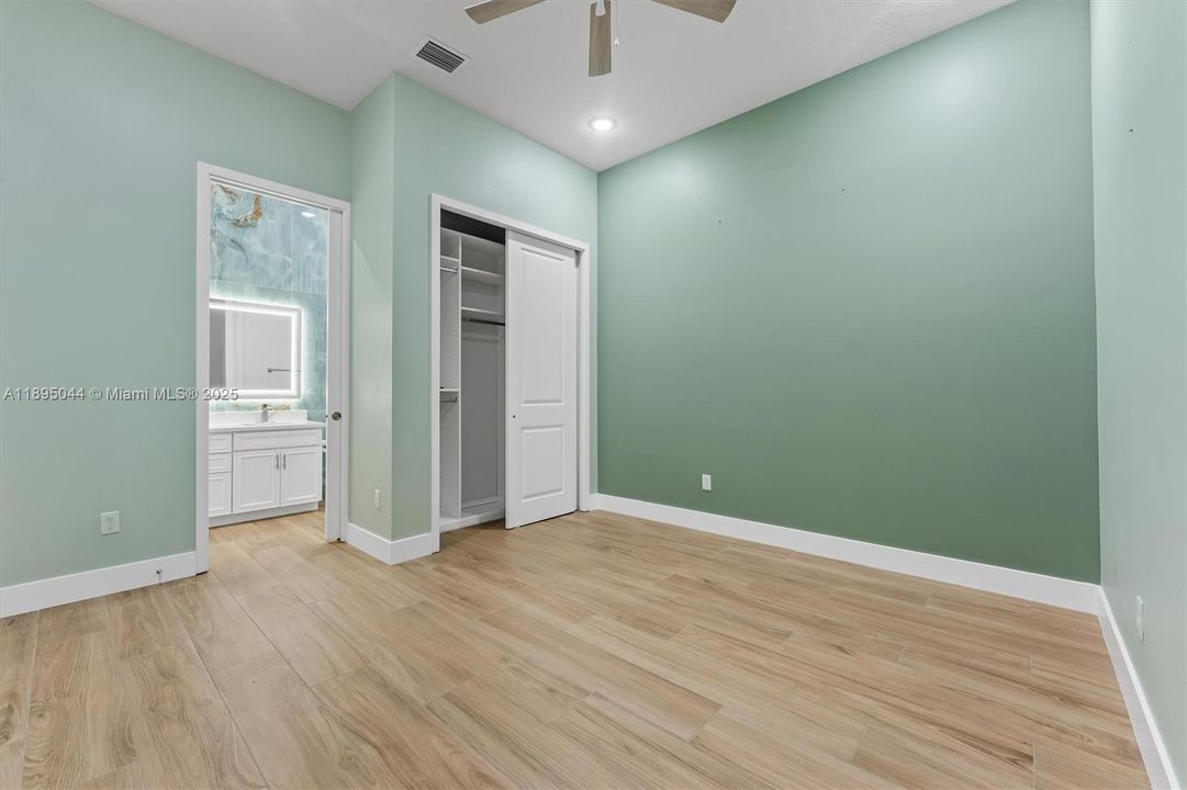 Недавно продано: $649,999 (3 спален, 2 ванн, 1724 Квадратных фут)